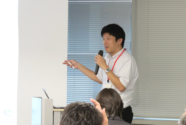 議題2-3 ／「活用研究会を通じたNICT総合テストベッド利用体験事例」を説明する東京大学生産技術研究所・山本先生