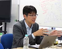京都産業大学の秋山教授